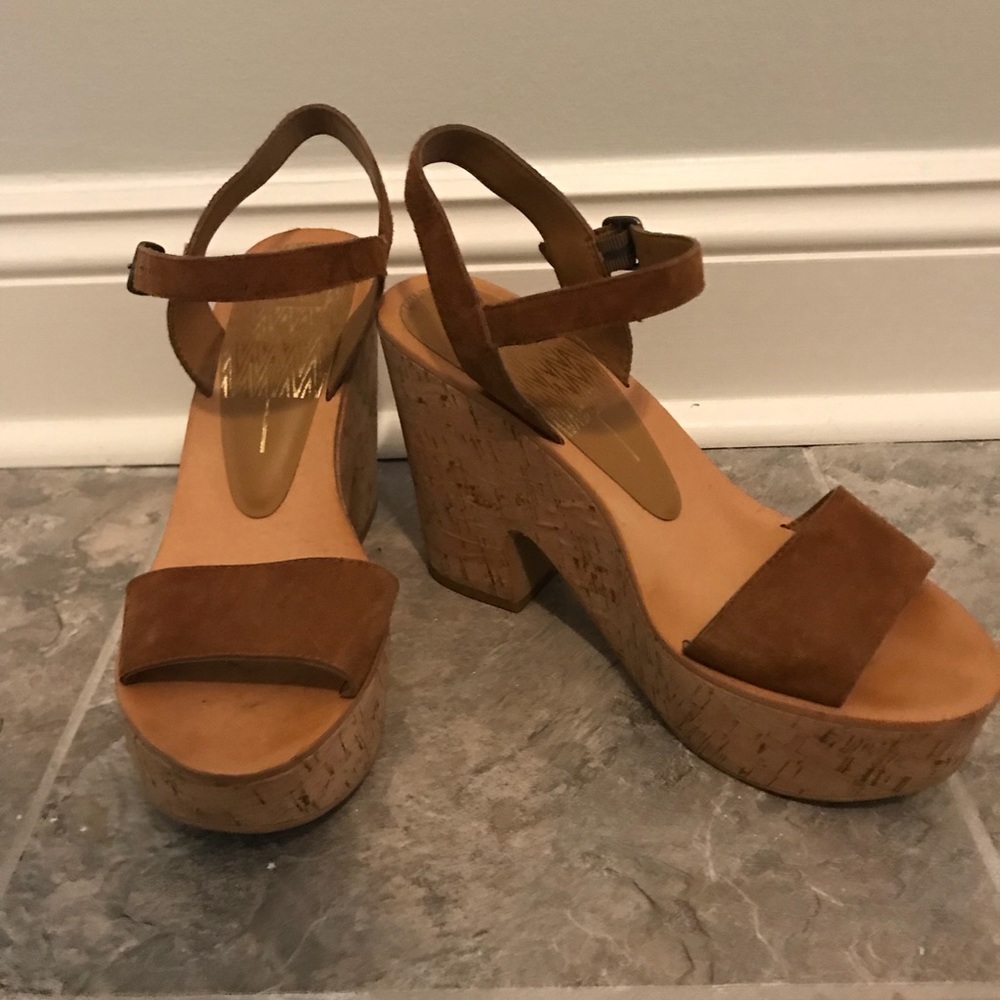 SZ 9.5 BROWN DOLCE VITA WEDGES